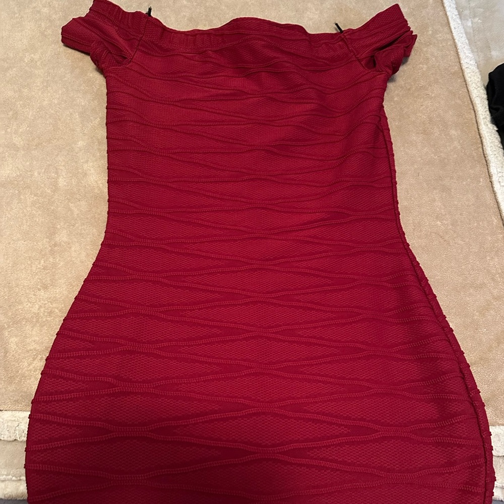 Short red dress, perfect to go out